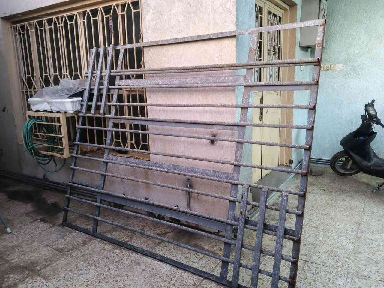 شباكين و 3 بيبان للبيع سعر 150 مثل ما موضح ب صوره شراي خاص مو شراي وجاي طك كلاواتك عليه تترزل
