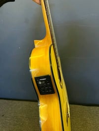 جيتار MZ G 90 EQ بتصمم اسباني ،  مستخدم شهرين فقط نظيف كما موضح بالصور...