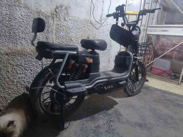 دراجة شحن
5 بطاريات بطاريات اصلية من ونيلي 
اصلية نظافة فول 
تمشي 99 
قيم واخد  
الاستفشار 
***********
