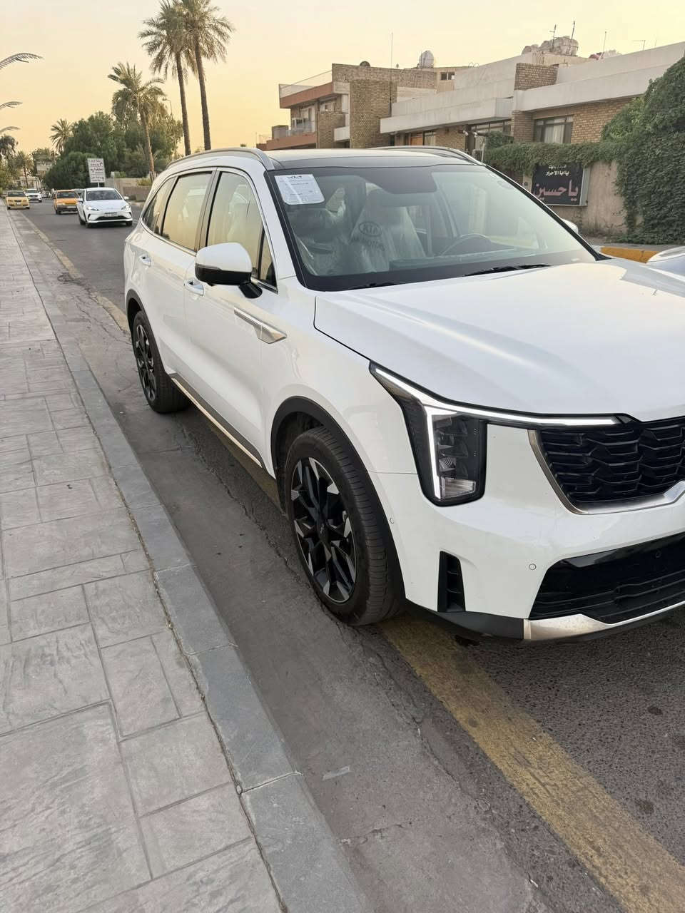 السلام عليكم سورنتو 25 
خليجي مكفوله كفاله عامه 
بسمي على وضع الشركه 
3 تبديلات دهن 
ضمان شركة دوليه 
ماشيه 5 الف 
مواصفات 
بصمه بانوراما 
4 كامرات 
تشغيل عن بعد 
ترجيع وتقديم 
توقف ذاتي 
رادار 
6 سلندر 
7 راكب 
3 قطع تبريد 
كشنات كهرباء 
جنطه كهرباء 
***********
