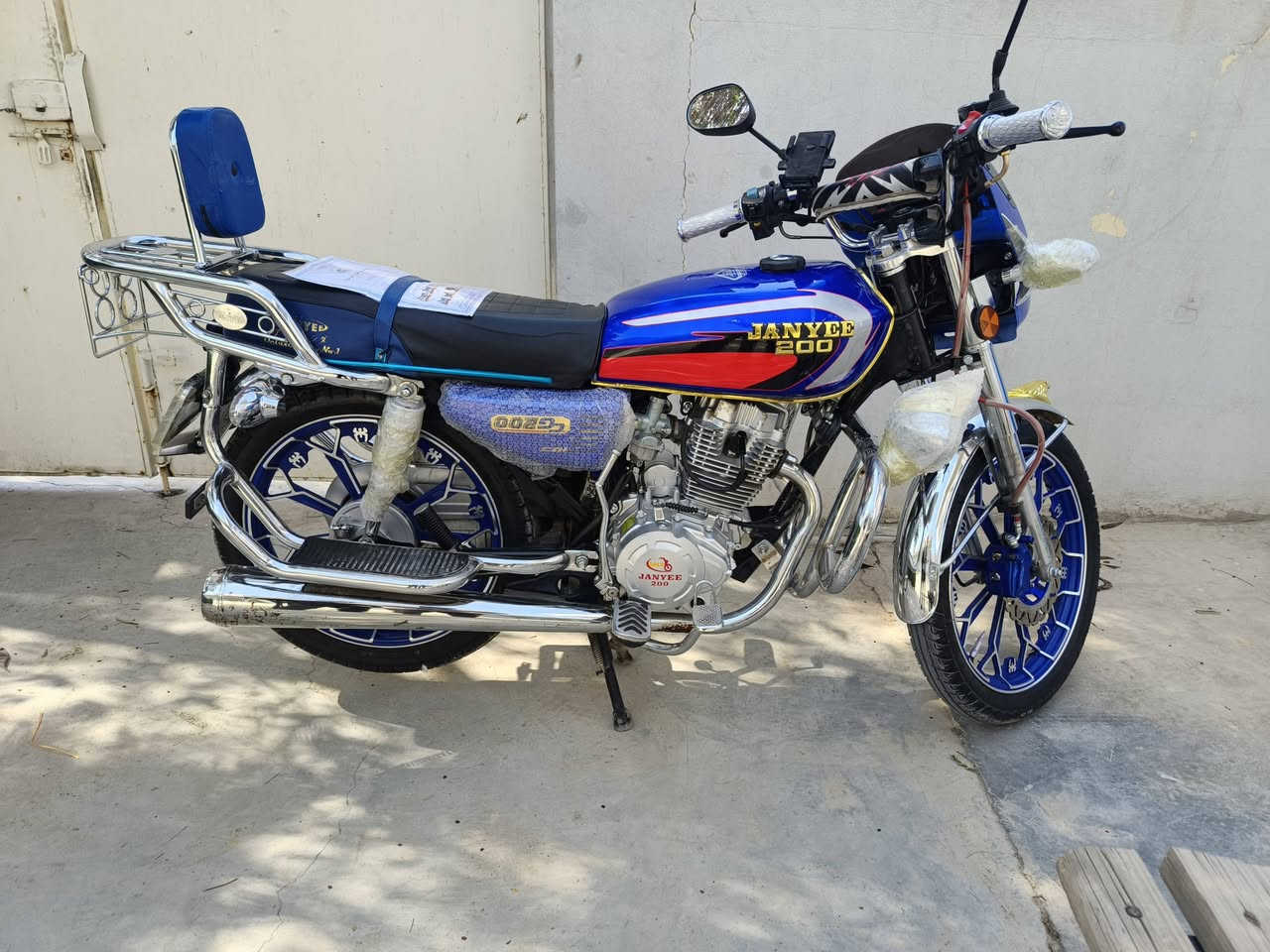 سلام عليكم اخوان عندي دراجة للبيع 5 كير السعر 800 مستعجل عالبيع نضيف شركة بعدة والله مكاني كركوك ***********
