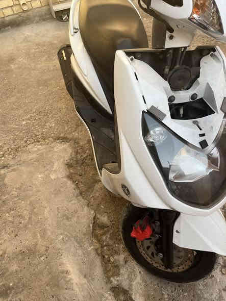 السلام عليكم 
سكنس فحل نوزل خطين دراجة بلادية مكفولة كفالة عامة مصارلها شهر من نزلت من الرمبة بيها ضربة بسيطة بالكفر الخلفي سعر 1350 شراي اتصل *********** مو شراي لا تعبني مكاني بغداد الشعب
