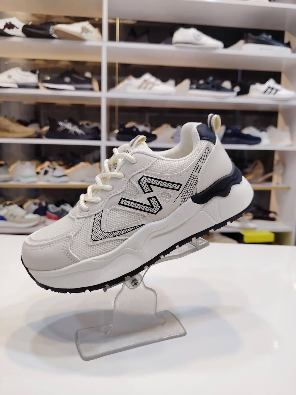 #جديد
#الآنسة
بوتين اسبورت 
قياسات 37_41 
مجمع حجي قاسم خلف حبيب مول
يوجد خدمة توصيل داخل خانقين
واتس ***********
