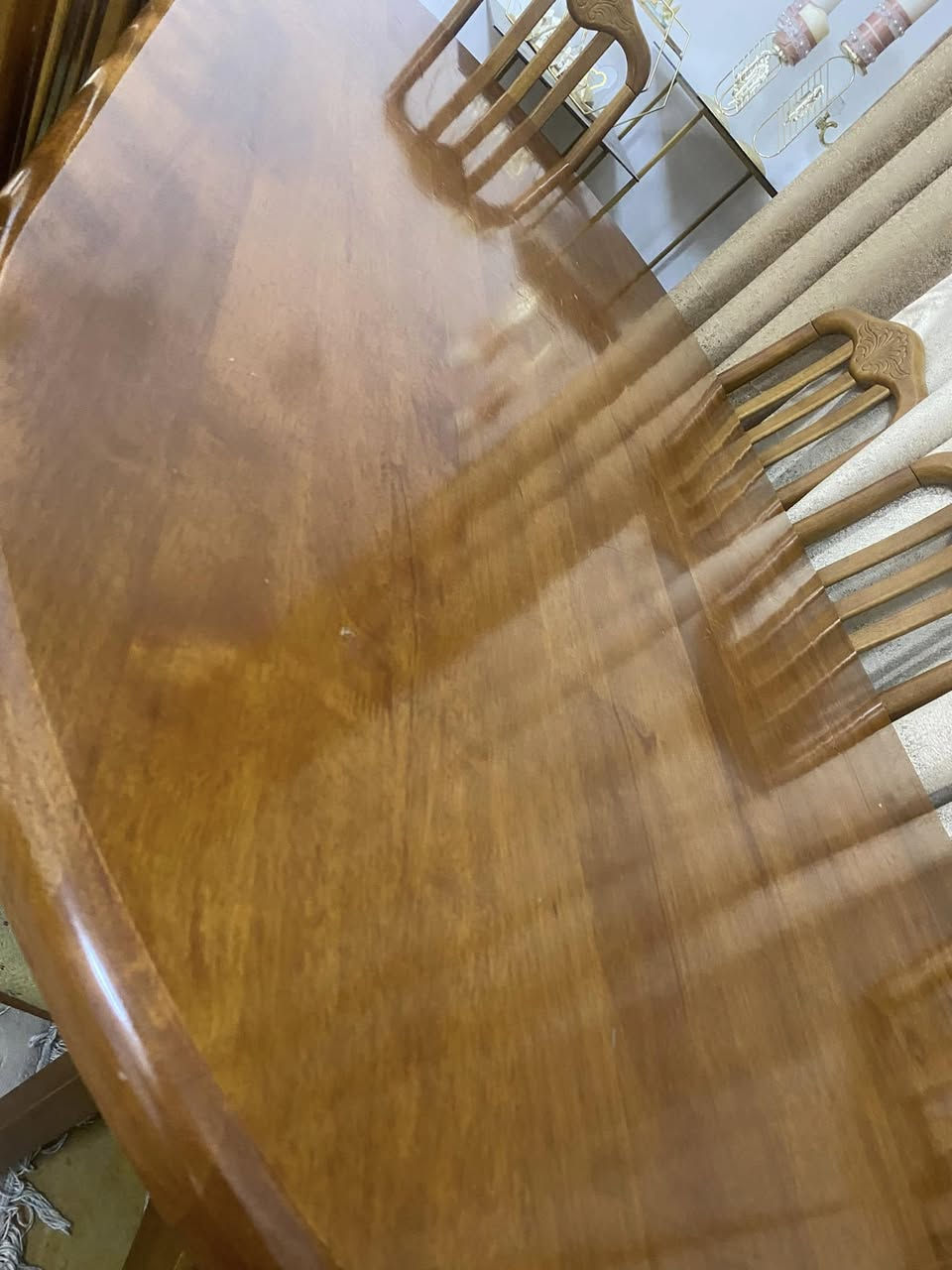 ميز طعام ماليزي خشب زان اصلي  مشتري من ٢٠١٠  مضموم غير مستخدم  ٧ كراسي فقط واحد ضايع 
السعر ٥٠٠ الف سعر الجديد ٨٥٠ الف تقريبا .
للتواصل 
*********** 
وتس اب
