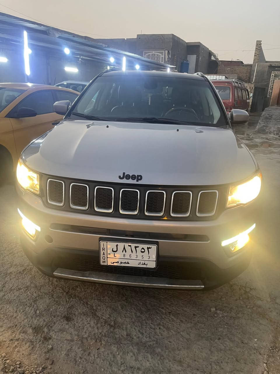 جيب كومباس موديل 2019
فئة لاتتيود 
مواصفات السيارة 
دفع رباعي 
شاشة كبيرة 
شاشة عدادات دجتال
حساسات 
تدفئة مقاعد 
كراسي كهرباء 
مراية وسطية تعتيم تلقائي 
بصمة وتشغيل عن بعد 
دخول ذكي 
السيارة بيهه دعامية امامية فقط..السيارة  بدون صبغ 
السيارة مبدل بيهه كازكيت 
السعر 120$
للاستفسار مراسلة بالخاص او التواصل بالواتساب على الرقم 
***********
