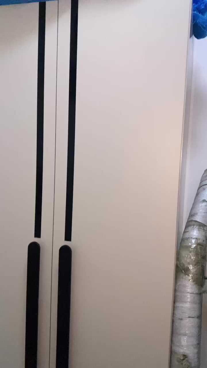 غرفه نوم جديد وكلش نضيفه وشتريته قبل سبوع وصار عندي ضرف فه اريد ابيع مستعجل توصل على هاذا رقم ***********
