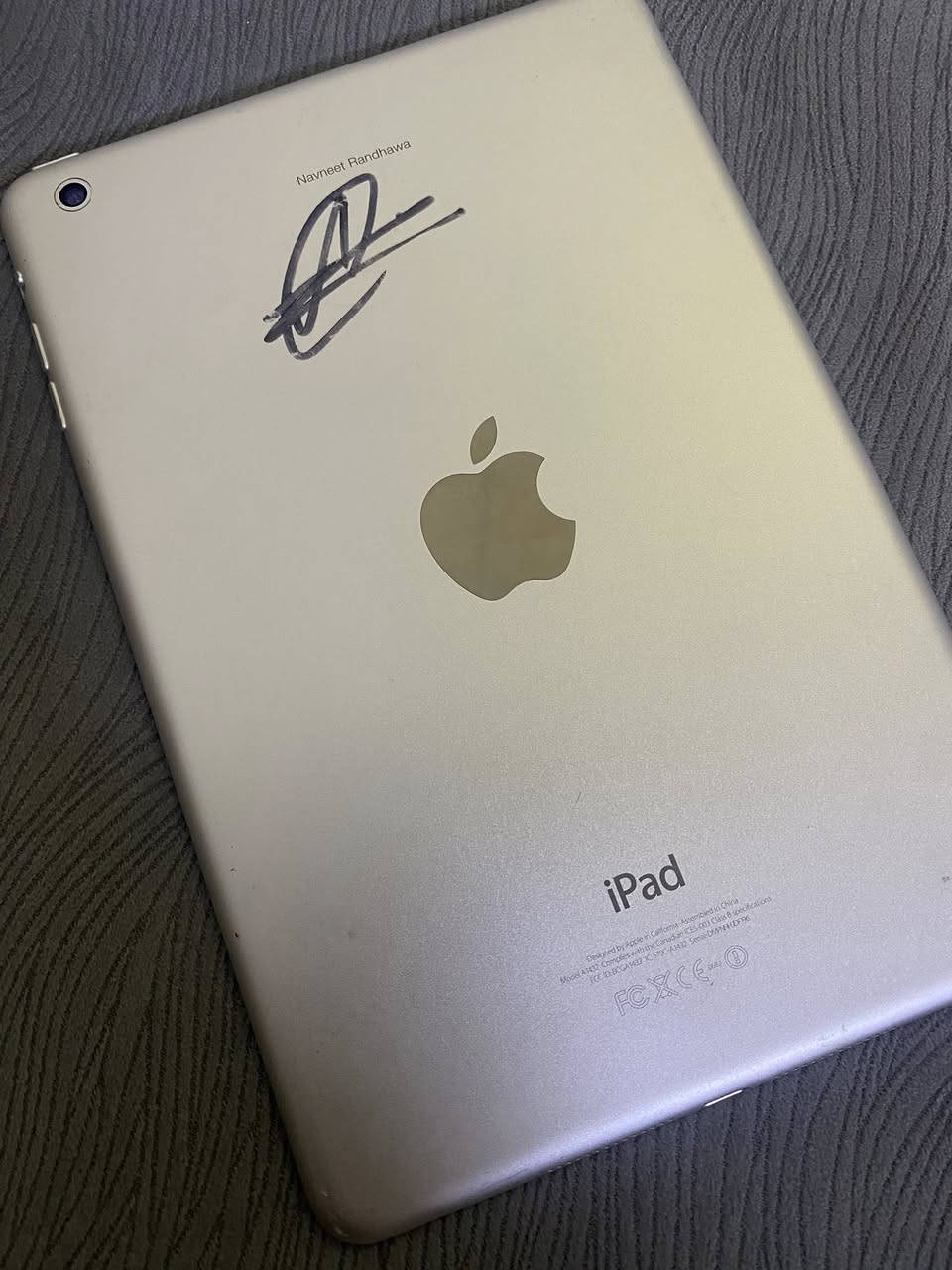 ايباد نظيف شغال سعره 50 وبي مجال


**إذا كنت صاحب هذا الإعلان وتريد حذفه لأي سبب، رجاءا أرسل رسالة إلى الدعم الفني**