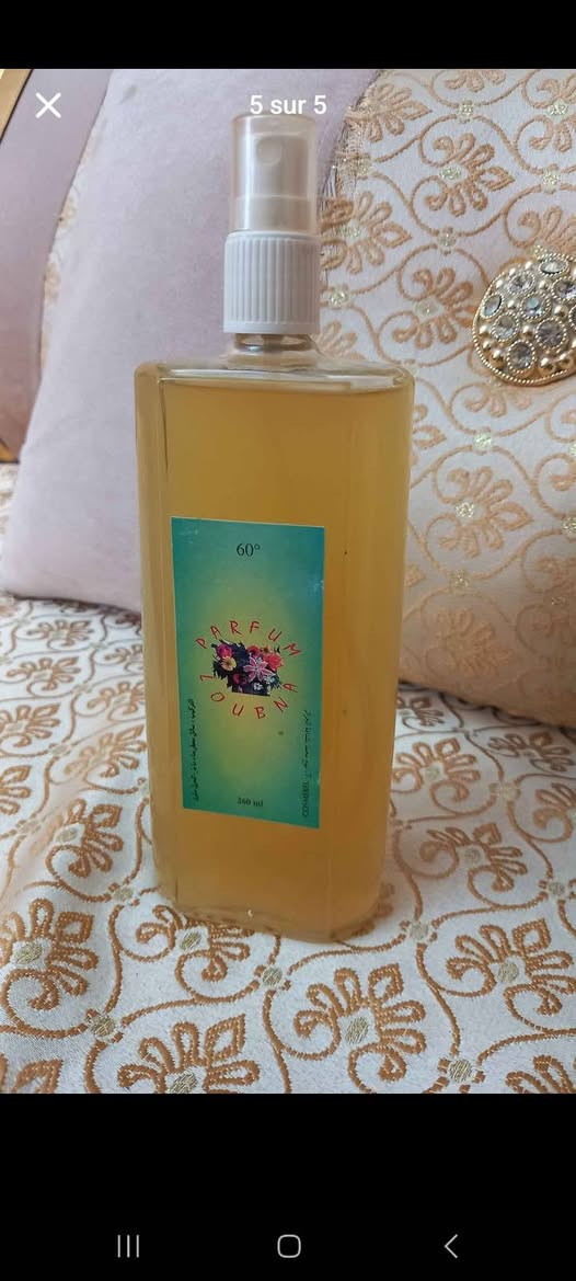 مجموعة عطور من الزمن الجميل أصلية 
1/  العطر 1( اليسار)Loubna  ماء الورد المغربي أو كولونيا اللافندر التقليدية التي تُستخدم للعناية بالبشرة أو كمعطر خفيف. 
2/زجاجة "الجني" (Genie Bottle)، وهي قطعة كلاسيكية كانت تُستخدم غالباً لتعبئة عطور مشهورة في الماضي مثل عطر "ريف دور" (Rêve d'Or) أو عطور مشابهة من "الزمن الجميل"
3/زجاجة عطر صفراء اللون  carafe loubna، وهي تشبه أنواع الكولونيا القديمة التي كانت شائعة في دول مثل الجزائر والكويت منذ الأربعينيات، وغالباً ما ترتبط بذكريات عطور الأمهات والجدات. 
4/زجاجة عطر Mont St Michel (مون سان ميشيل)، وهي علامة تجارية فرنسية شهيرة بإنتاج الكولونيا و"أو دي تواليت" بروائح كلاسيكية مثل اللافندر أو الروائح


**إذا كنت صاحب هذا الإعلان وتريد حذفه لأي سبب، رجاءا أرسل رسالة إلى الدعم الفني**