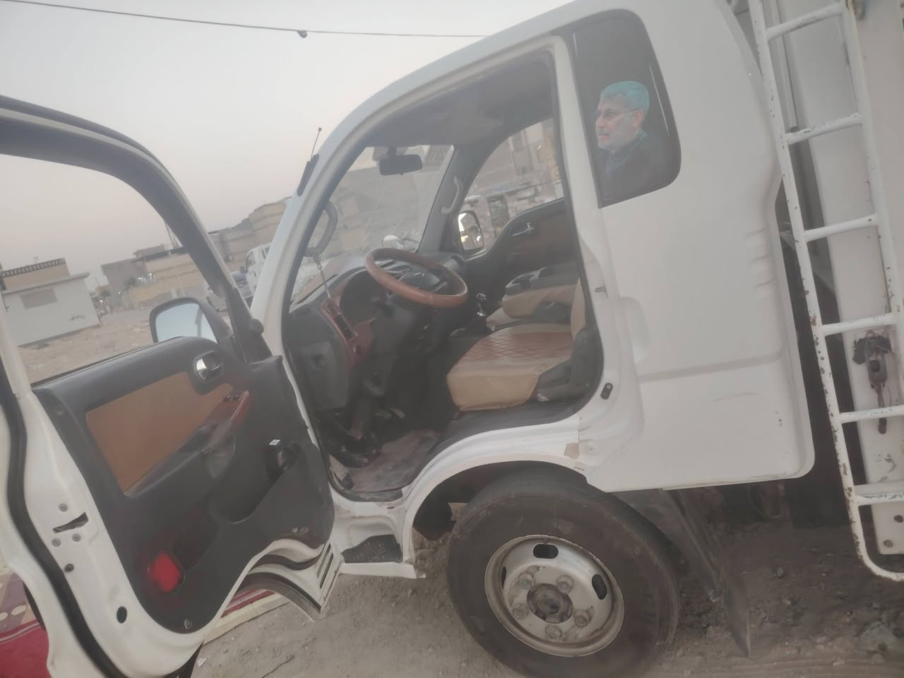 سلام عليكم شباب سياره موديل 18 رقم بصره سياره مكفوله كفاله عامه من كلشي بيه بس لغد ليسر واظح بل منشور سعر 135 وبيه مجال عنوان بصره حي بغداد ***********
