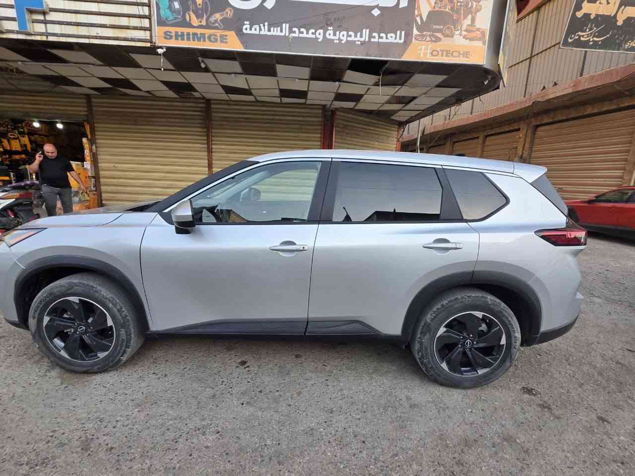 السلام عليكم 
نيسان روج  موديل2024   SV AWD  الشكل الجديد لون رصاصي وارد امريكي حادثها جاملغ سايق مبدل فقط.. بدون رقم (رقم فحص باسمي) ... ماشيه ١٥ الف 

مواصفات    

بصمة تشغيل 
ابواب بصمة
نظام ترحيب
تبريد قطعتين
رادار امامي خلفي جانبي 
تحديد مسار قيادة آليه
1500 تيربو محرك
مانع تصادم خلفي امامي
نقاط عمياء 
تبريد قطعتين 
شاشة ايباد تدعم كار بلي 
صندوق كهرباء
حساس اطارات 
ليد امامي نهاري
كشن السائق كهرباء

فول تحكمات استيرن جهتين
شفتات ستيرن 
تبريد بيانو شاشة منفصل
سايد بريك بصمة 
اوتو هولد 
حساسات خلفية 
أنضمة قيادة عدد 5
وباقي المواصفات معروفة  للسيارة
مكان السياره بالحله حي الزهراء 
سعرها 145  وبيها مجال 
***********
