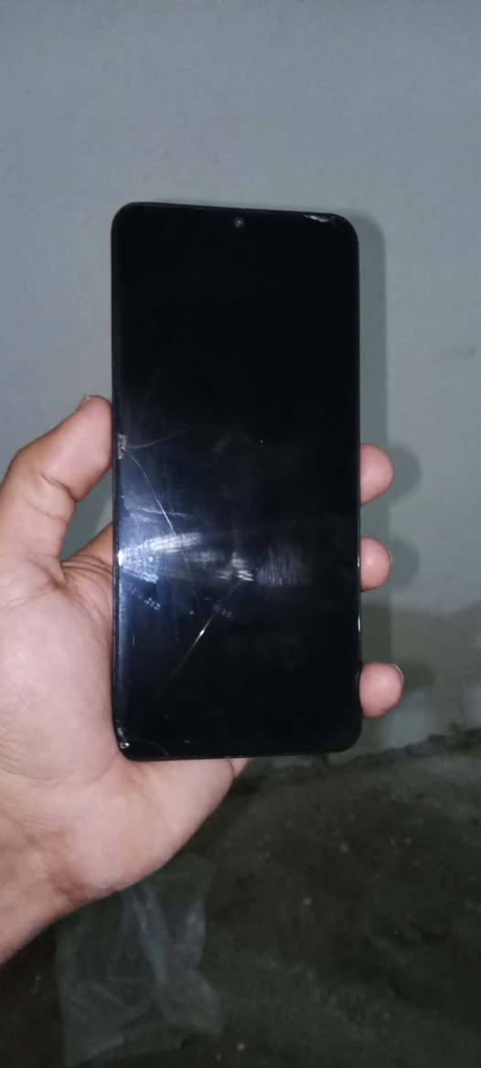 ريلمي c53
ذاكره 256
رام 24
جهاز نضيف مابي عيب فقط لمسه مفطور شحنه قوي مايصرف سعره 75ويرهم مراوس ***********
