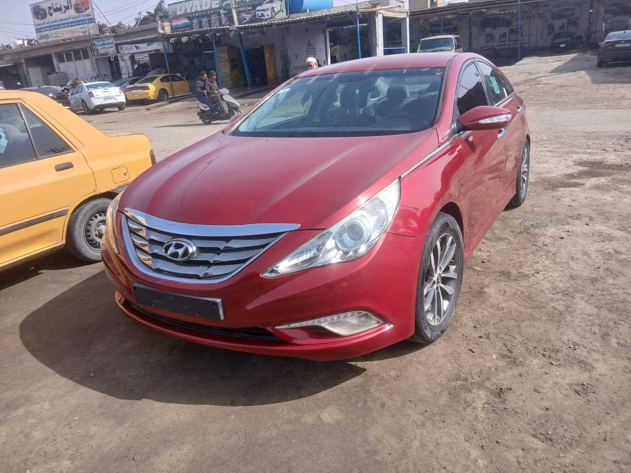 السلام عليكم 
سوناتا 2014 
محرك وكير مكفولات ٢٤٠٠جيداي
وارد أمريكي 
حادثها بنيد طاير عل كصه مال قماره ومصبوغه مرجعه عل بارد 
وبيها صبغ ٣ قطع 
 بس بنيد مبدل ولباقي ليبل واحد 
رقم بغداد تحويل مباشر 
تخم تاير جديد صدر جديد 
السعر 93 وبيها مجال 
رقمي ‎0778 324 5927
مكاني بغداد شعب
