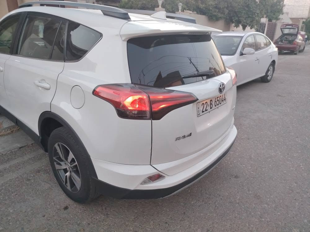 السلام عليكم 

راف فور 🚗
موديل ٢٠١٨ 🛑
رقم اربيل 

هزه جديد 
فول مواصفات 
XLE🔼
 وارد امريكي 🇺🇸
سقف سلايد 
شاشة🖥 
دشبول  لونين أبيض مرغوب 
كشنات لونين
كاميرا دوارة📷
نضام GBS 📍
رادار امامي وجانبي نقطة عمياء تحديد مسار🚏 سياقة ذاتية📌
نضام ايكو /نورمل/سبورت
مثبت سرعه مع تنبيه 🕹
صندوق كهربائي 🔋
وباقي المواصفات المعروفه
كير مكينه صدر تخم تاير بطارية كهربائيات كله جديد 
مكاني  كركوك روناكي 
*********** كركوك, العراق
