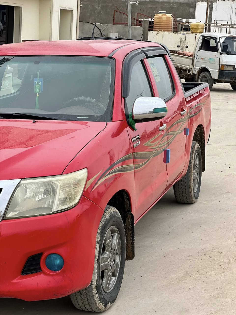 السلام عليكم هايلوكس 2012 كويتي شاهي 19 رقم واسط نافذه لغايه 2029 السياره بيها صبغ/  تبريد شغال حداديه جديده كير مكينه اكسل شرط / مدوشمه أرضيات وكشنات /مكان السياره بابل / تحويل مباشر ***********
