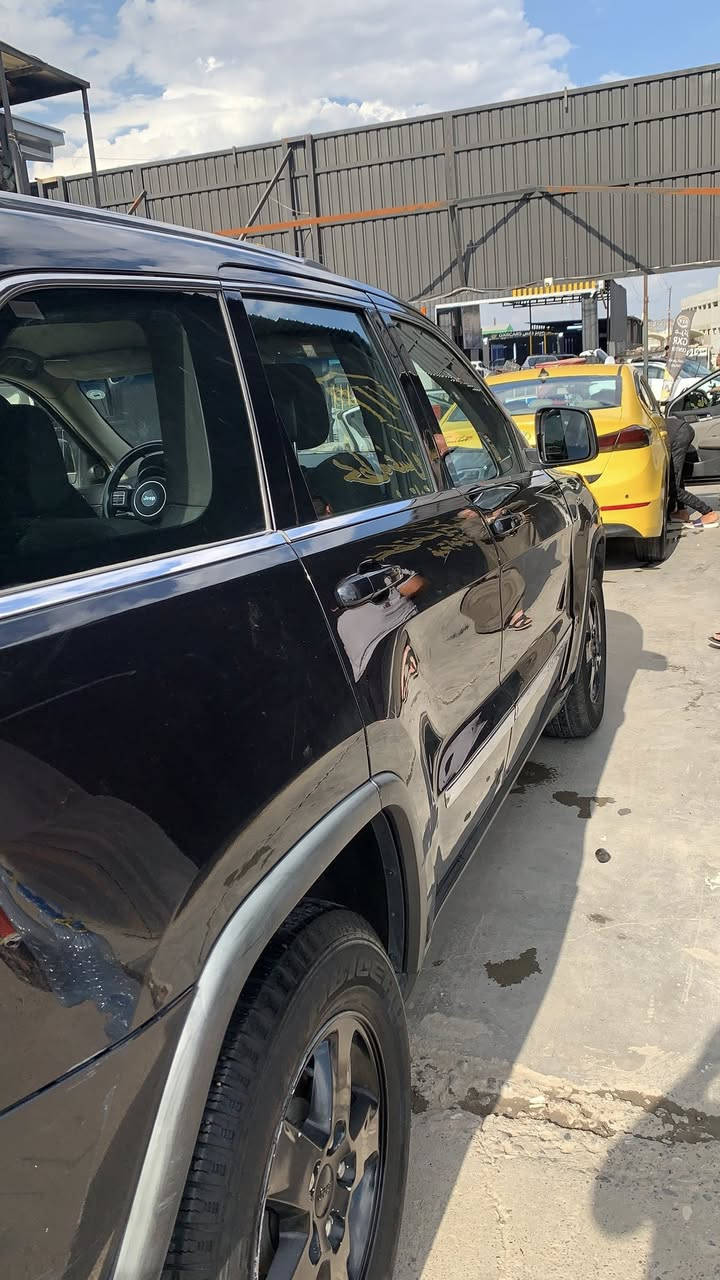 للبيع Jeep موديل 2011
كلين بدون صبغ
رقم دهوك مسطرة
العنوان : الموصل 
السعر: 165 ورقة وبيه مجال

للتفاصيل الاتصال:
0774 090 3591
