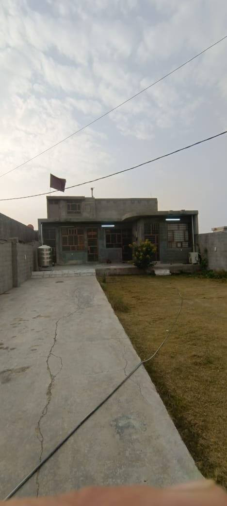 السلام عليكم من بغداد قضاء المحمودية دار سكن المساحه الأرض الكلي ٦٢٥ متر مربع البناء ٣٠٠ متر يحتوي على دار ومشتمل مزدوج للاستفسار الاتصال على الرقم *********** واتساب ***********او مراجعة المكتب أنوار المصطفى للعقار والمقاولات العامه المحمودية حي العسكري شارع ٤٠
