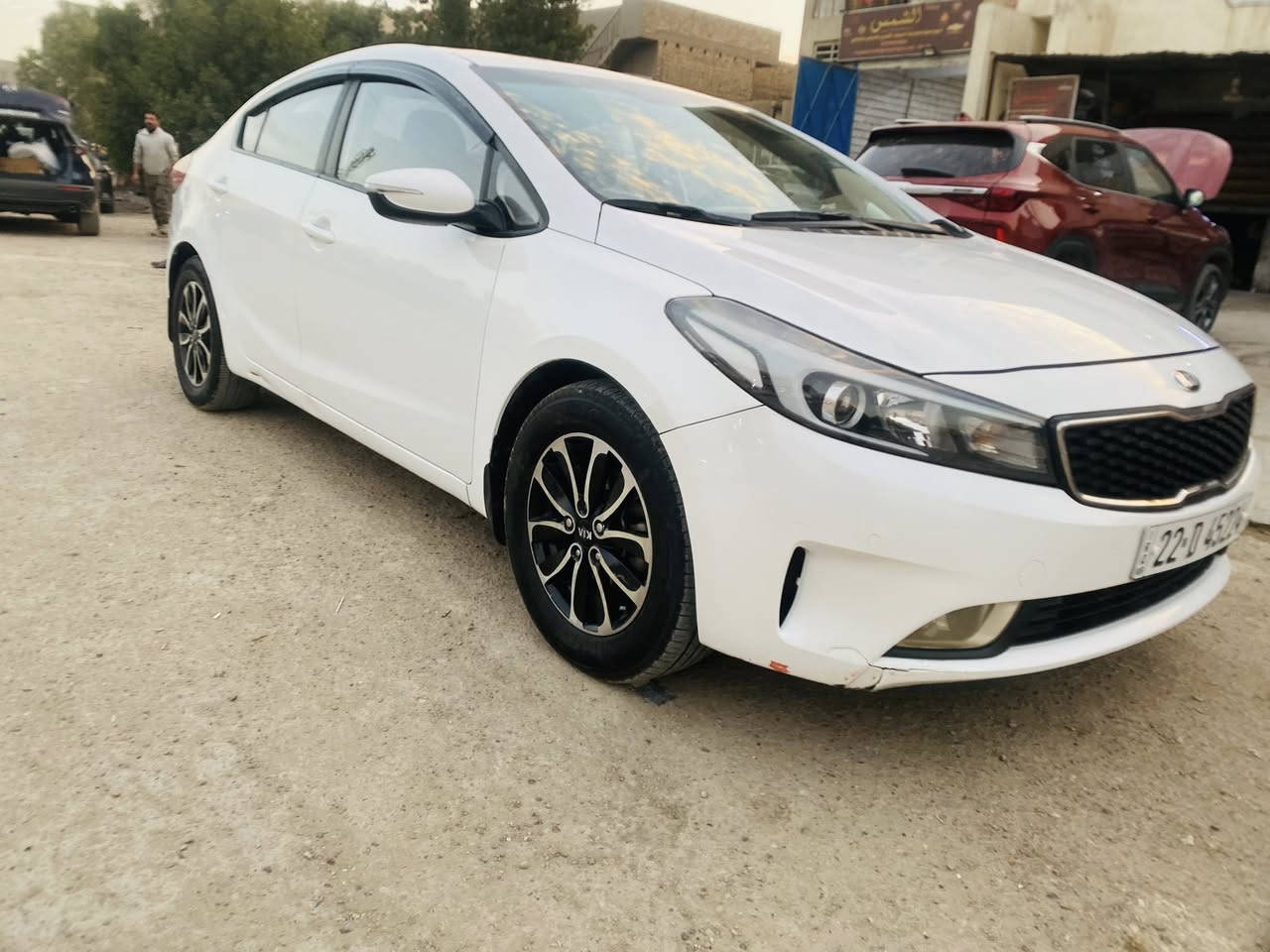 للبيع او مراوس كيا سيراتو 2017محرك1600
نص فول 
بيها جاملغ امامي مبدل وبيها قطعتين رش بدون دواخل 
سياره نضيفه وجاهزه 
السعر117وبيها مجال 
مكان سياره دوره 
***********
