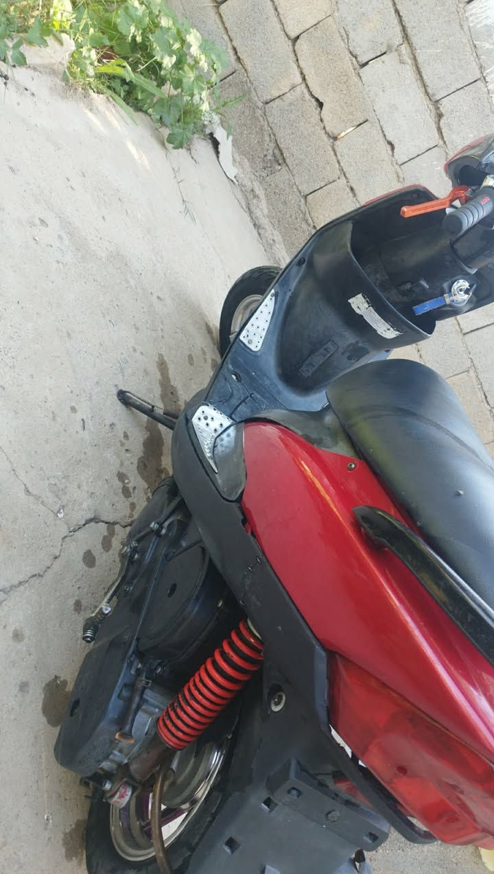 السلام عليكم عدله للبيع الدراجه كل نقص مابيها كامله مكينه فول نعومه دراجه تخبل حط بانزين وين متريد روح 
السعر ٥٠٠وبيها مجال ‭٠٧٧٦ ٣٦٤ ٦٩٣٧‬
