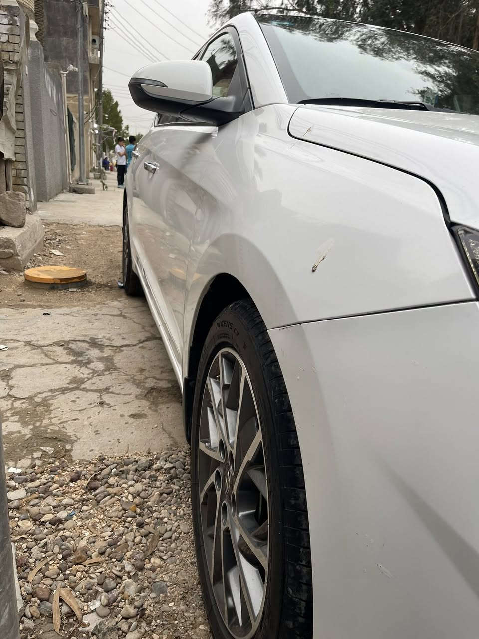 السلام عليكم الانترا ٢٠٢٠ خليجي فول مواصفات السياره بيها جاملغ ودوسه الباب اثر شخوط بدون ضربه السياره سعرها ١٤٥ 
***********
سنويه جديده داخله هزه السياره
