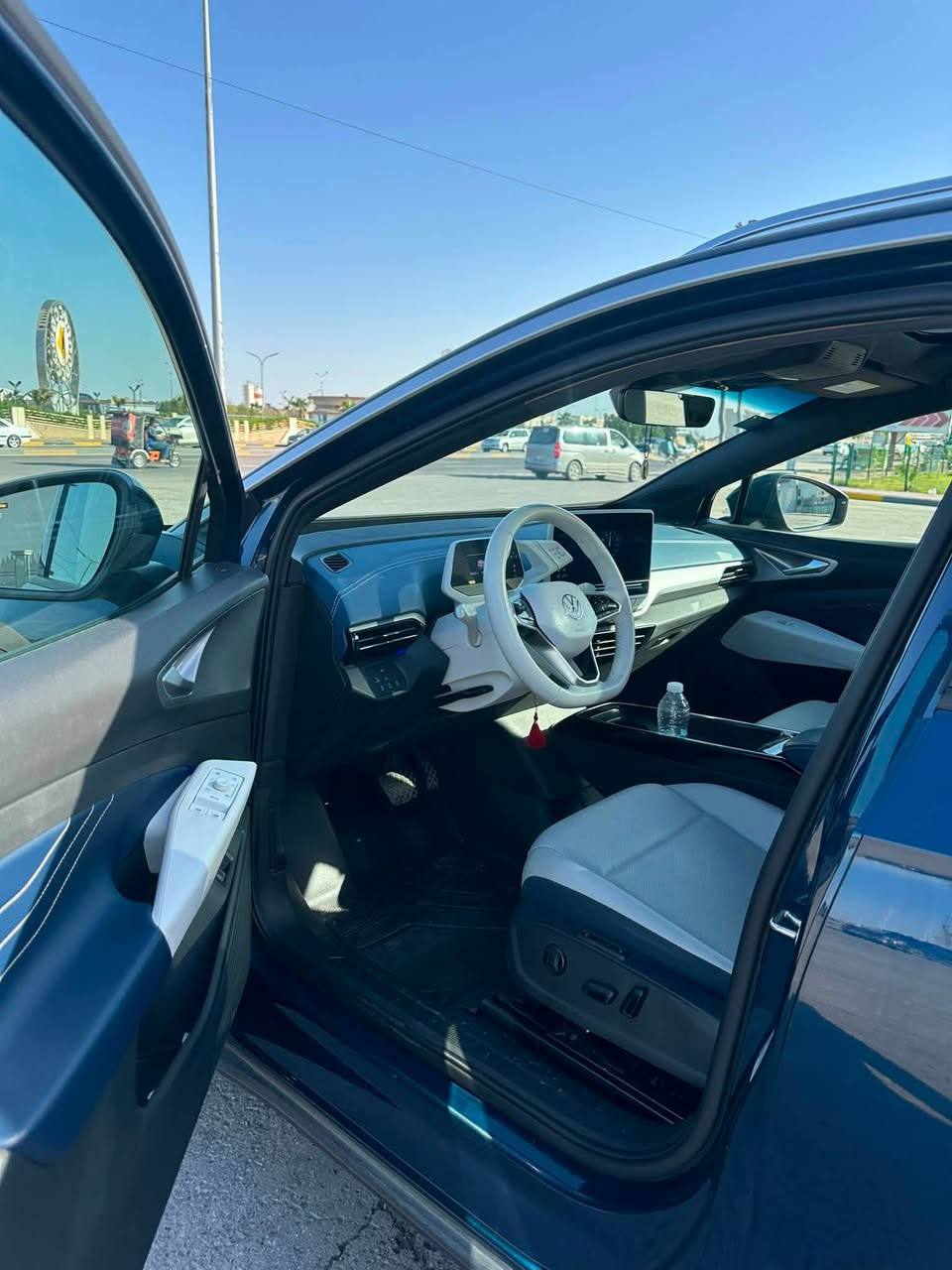 Volkswagen
‏ID4 pro s 2023
السلام وعليكم للبيع او مراوس
كهرباء بلكامل فور ويل ممشى  شحنة الوحدة 550 كيلو 
بطاريه حجم كبير
سياره وارد امريكي ضربه جاملغ أيمن وراجع بارد تبديل فقط دعامية بدون صبغ
 ماشية 40,000 كيلو بأسمي
مواصفات
رادار كامرات 360 تحكم ستيرت تدفئة كشنات وستيرن مع مساج مقاعد اوتو ستوب امامي خلفي حساسات انارة متغيره الالوان داخل السياره ، بانوراما ،  داخل لون مميز 
نقطة عمياء ، تحديد مسار وباقي هواي مواصفات الالماني .
ملاحضة/ داخل العراق تعرضت لضربه دراجه صار بارد شي بسيط الباب الايمن موجوده صوره الضربة 
السعر نهائي 17,500$
📍 بغداد حي الجامعة


**إذا كنت صاحب هذا الإعلان وتريد حذفه لأي سبب، رجاءا أرسل رسالة إلى الدعم الفني**