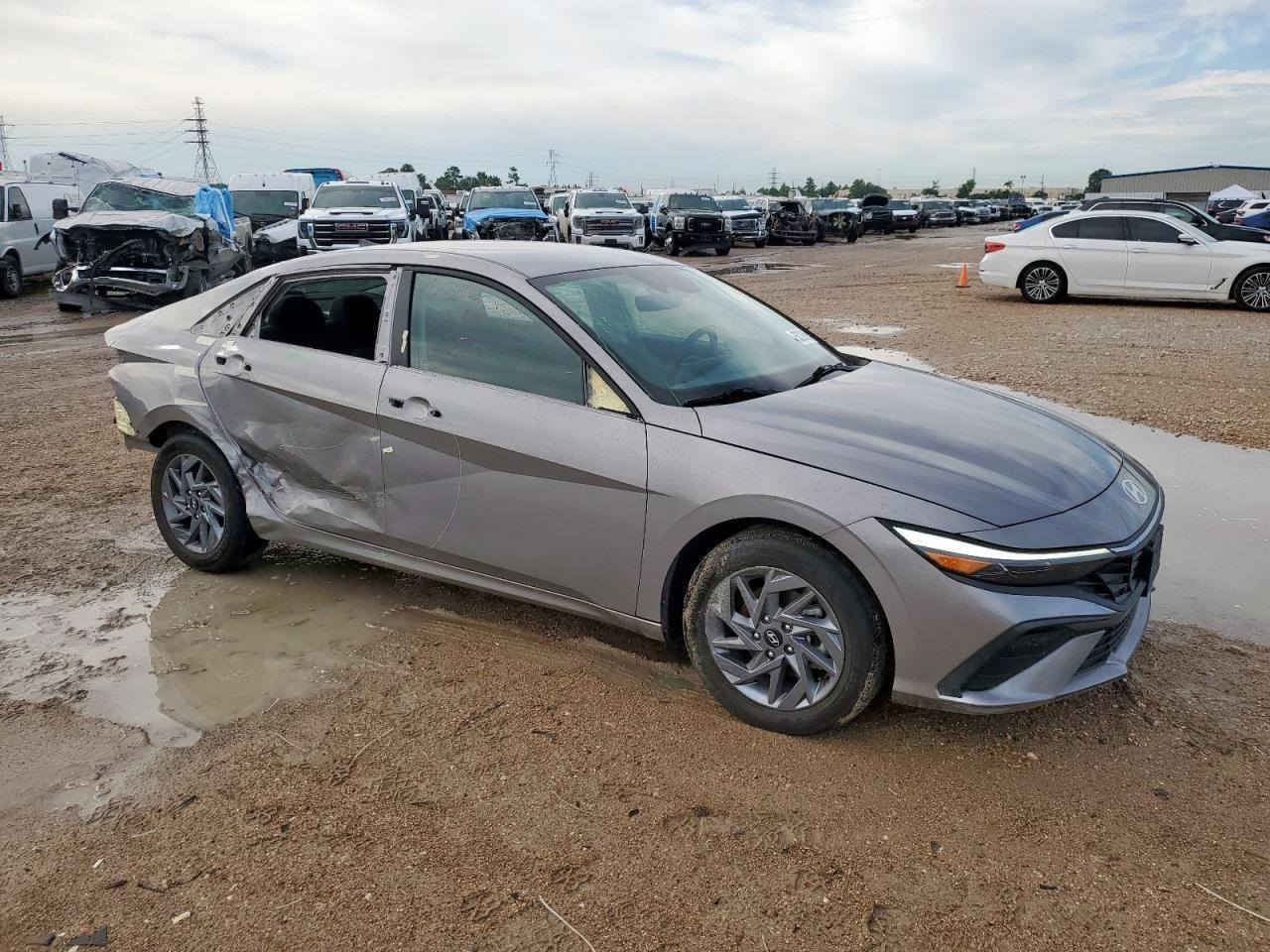 السلام عليكم النترا 2024  رقم بغداد جديد الحادث جدا بسيط صبغ نص باب وهلال الجاملغ بدون ايرباك نص فول شاشه متصله بصمه ماشيه ٢٥ سياره جديدة على وضع الشركه بغداد الدوره *********** بغداد, العراق
