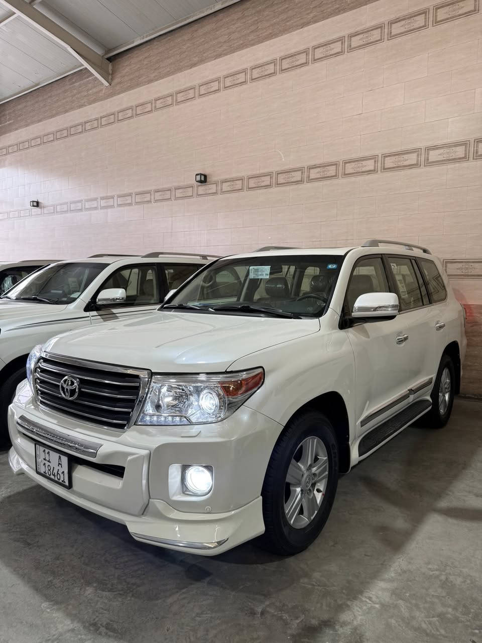 لاندكروز 2013
جديدة كلش مكفولة 
6 سلندر 
كشنات كهرباء 
بصمة 
فتحة سقف 
منضومة لايتات زينون 
جلد 
السيارة جديدة بمعنى الكلمة 

السعر 39 الف 
وبيها مجال 

***********
