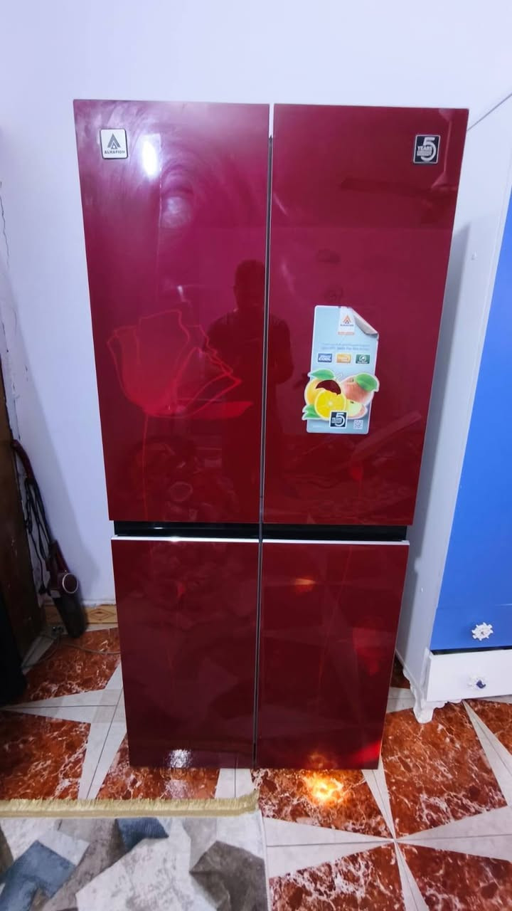 ثلاجه للبيع ماطور مبدل وشغاله سعرها 100 الف للتواصل *********** واتساب فقط
