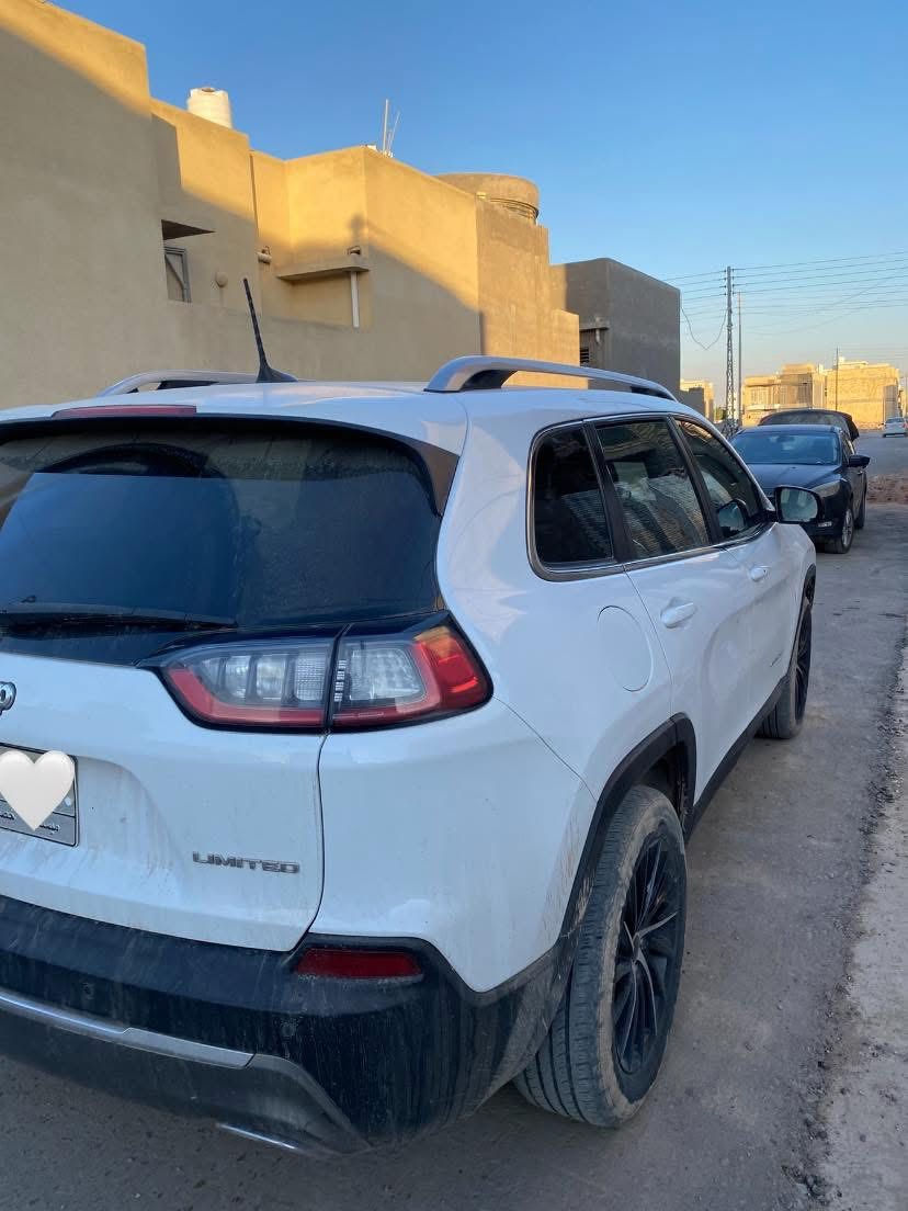 السلام عليكم جيب بزون 2019 فول مواصفات محرك 6 ماشيه 120 الف رقم ميسان راعيها بالعماره تحويل مباشر صور حادث بالمنشور السعر خاص للاستفسار ***********
