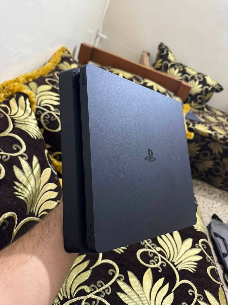 بلي 4 سلم مهكر قرص للبيع ذاكره 500
ملحقات يده وي شاحن وكيبل HD
العاب GTA5 
كول اف ديوتيWWII
ماين كرافت 
بيس18و26


**إذا كنت صاحب هذا الإعلان وتريد حذفه لأي سبب، رجاءا أرسل رسالة إلى الدعم الفني**