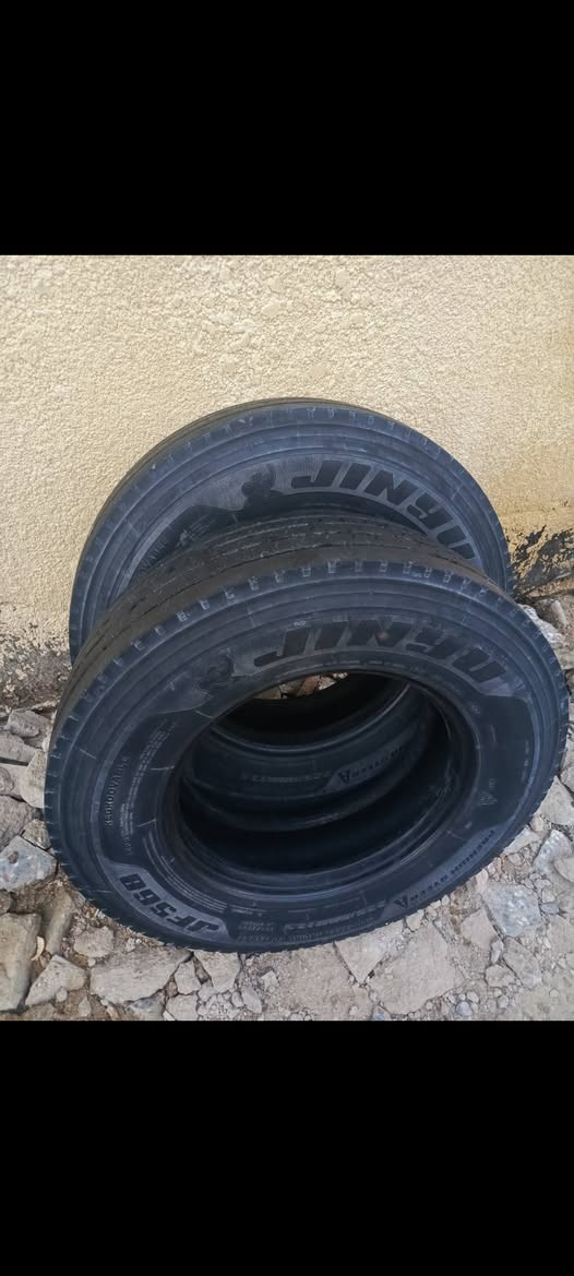 للبيع زوج تاير جنيو  لارگعة ولا فتيلة كلش نظيفات قياس225/80/R17.5للاستفسار الاتصال ***********
