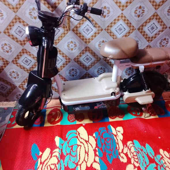 للبيع دراجه شحن نضافة 100%
تجي تفحص وتشوف بعينك 
مكان مدينة بلكيارة 
سعره 250 وبي مجال 

شراي يتصل ***********
