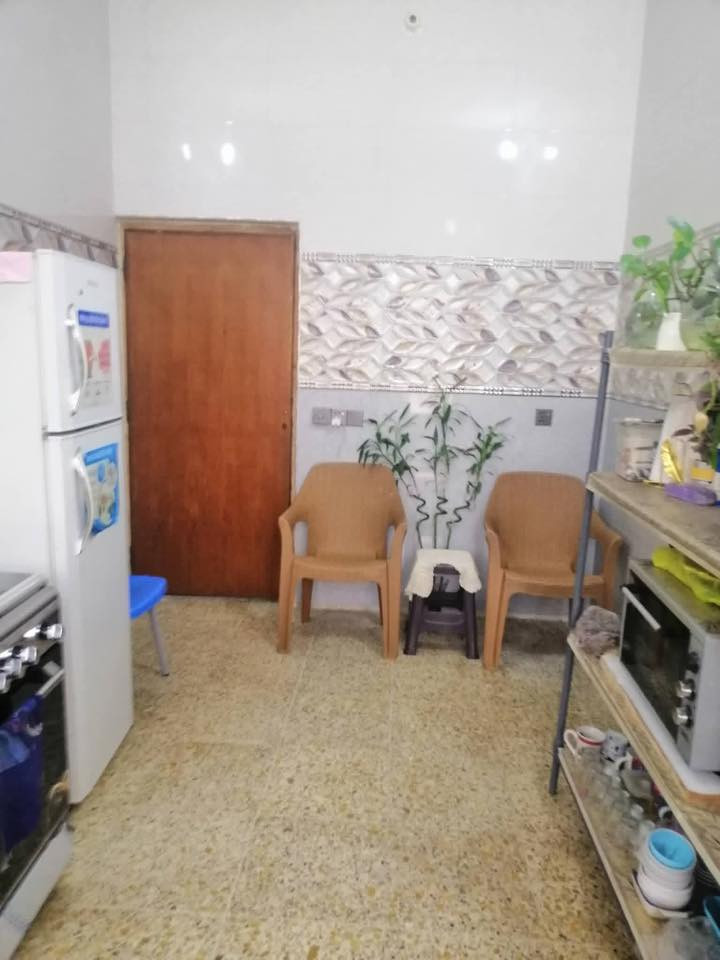 � اليوم العرض غير 🔥

دار مشتمل للبيع في الفلوجة
📍 الموقع: الشهداء — خلف مدرسة المفاخر / مجمع الدكاترة

▪️ المساحة: ١٢٥ م²
▪️ البناء: بلوك
▪️ شوارع مبلطة
▪️ كافة الخدمات متوفرة
▪️ موقع مميز جداً، محاط بمدارس ابتدائية ومتوسطة
▪️ مناسب للسكن والاستثمار

💰 السعر مناسب جداً

📞 للاستفسار أكثر:
هـ/ ***********

🏢 مراجعة المكتب: هيت الچري

