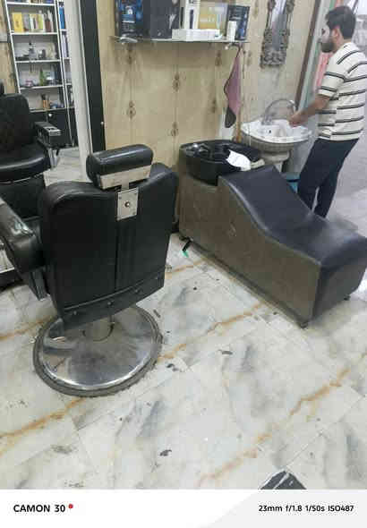 كراسي حلاقه ٣ 
مري ٣
فاترينات رف ٢ 
قاعده شسوار ٢ 
عربانه ١ 
قنفات ٣ 
شسوار ١
مغسله ١
كرسي مغسله ١
عدة مكائن حلاقه ونواعم
استعمال كلش نضيف
للبيع ناصرية مركز ***********

