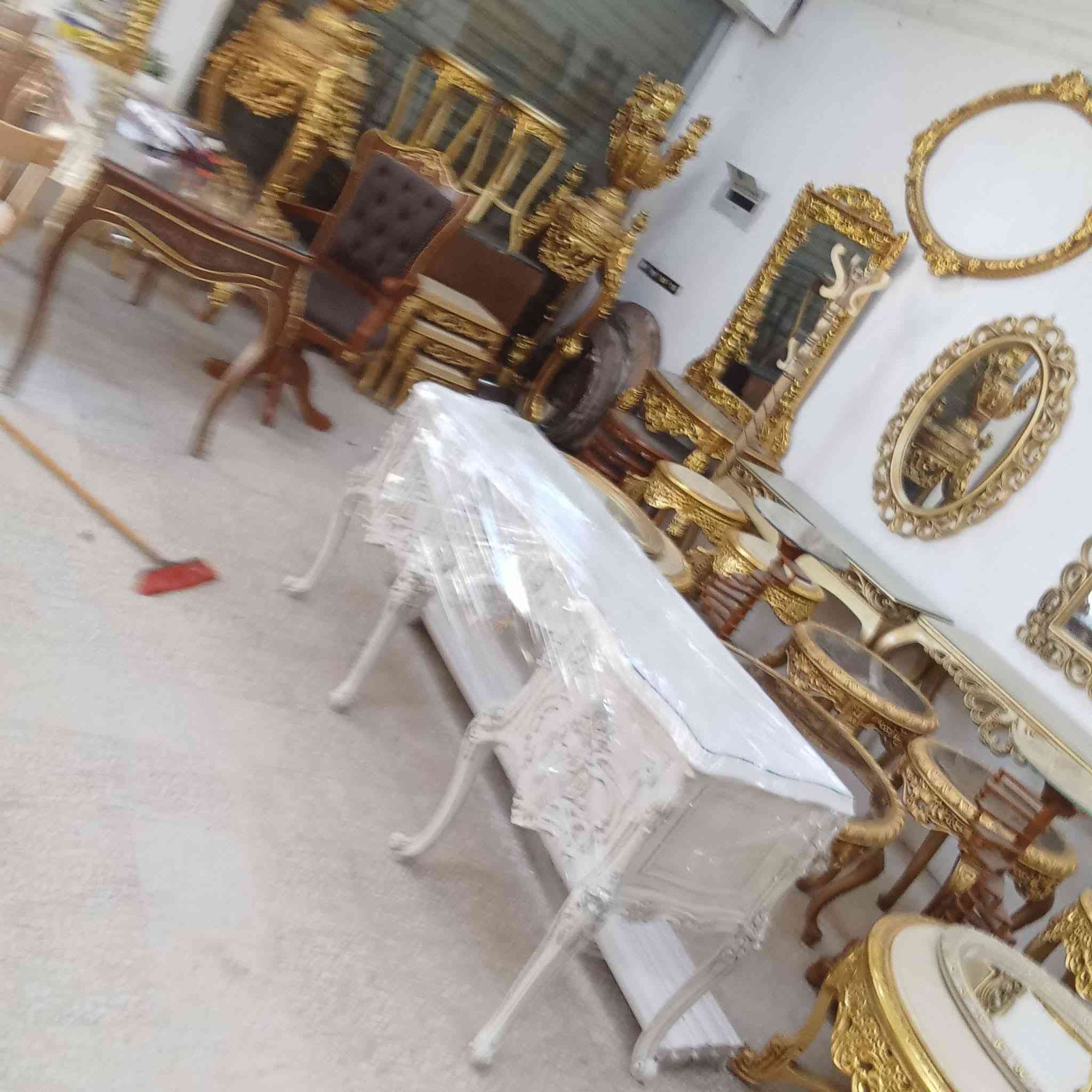 السلام عليكم، نوفر لكم خدمة **نقل الأثاث** داخل وخارج بغداد وجميع المحافظات بأحدث الطرق و**كادر متخصص** بفك وتركيب جميع أنواع غرف النوم (تركية، عراقية، ماليزية، مصرية).
✔️ نقل آمن وسريع 🏠  
✔️ فك وتركيب احترافي 🔧  
✔️ شد الكانتيرات بأفضل الطرق  
تصال ***********
📞 **للحجز والاستفسار** (واتساب متاح)  
☎ ***********
