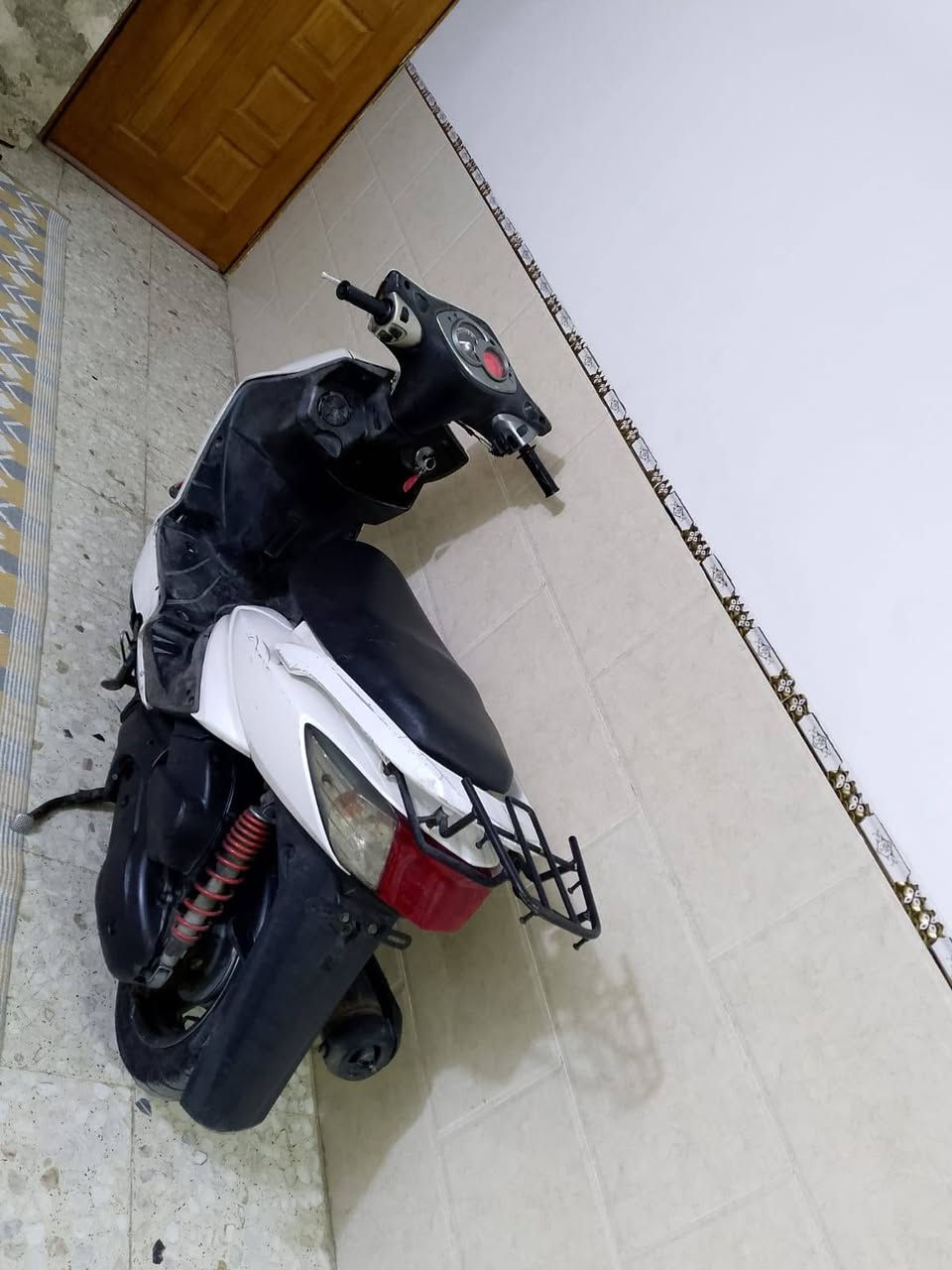 دراجه سكنس فحل ابلاديه كلها مختمه ختم واحد كفراتها اصليه نكره سلف هندر كهربائيات كلها شغاله اوراقها كامله السعر 450 العنوان الشعب التلفون ***********
