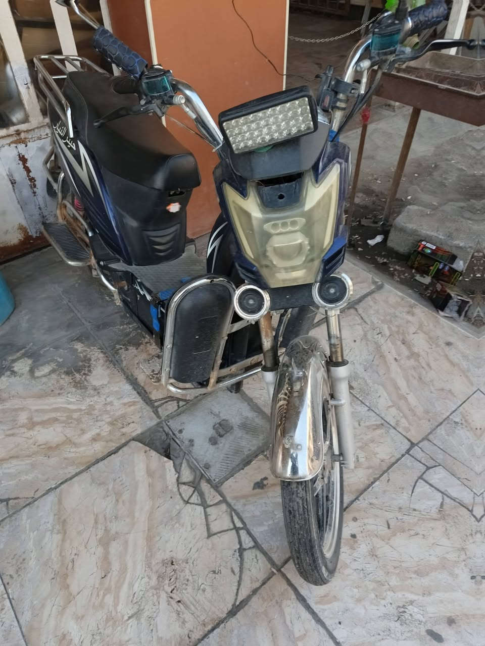 ماطور شحن كشر نضيف للبيع
بطاريات بيها مجال بس ضعيف السعر 300 اتصال ***********
