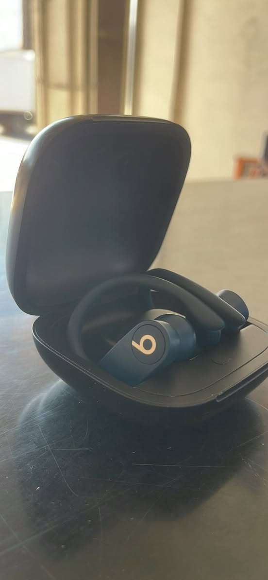 سماعات اير بود من شركه بيتس
Earbuds beats pro
الحاله جيده جدا 
السعر 85,000 الف


**إذا كنت صاحب هذا الإعلان وتريد حذفه لأي سبب، رجاءا أرسل رسالة إلى الدعم الفني**
