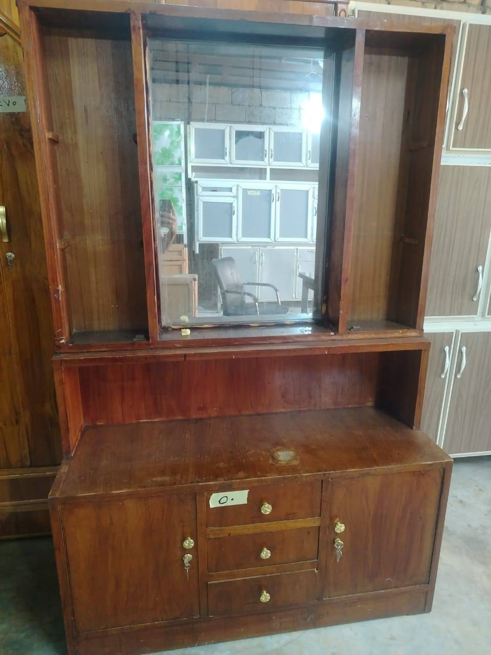 للبيع كنتورات متوفرة  وبوفيات الاسعار موضحة بالصور وبيهن مجال ابيع واشتري واراوس اشتري غرف نوم وكناتير اي غرض منزلي اشتري
العنوان/ بلدروز مقابيل مدرسة الثقافة مجاور انفنتي مول 
للاستفسار/***********/***********
