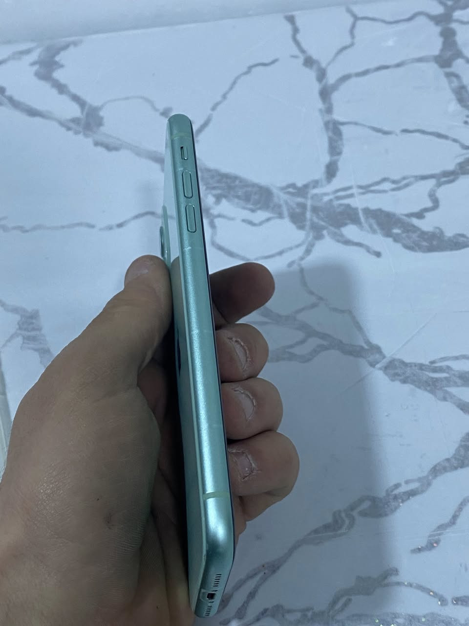 ايفون 11 عادي ذاكره 128      بطاريه 73        جهاز جديد ما مفتوح برغي ما مفتوح    استفسار على الرقم ***********
