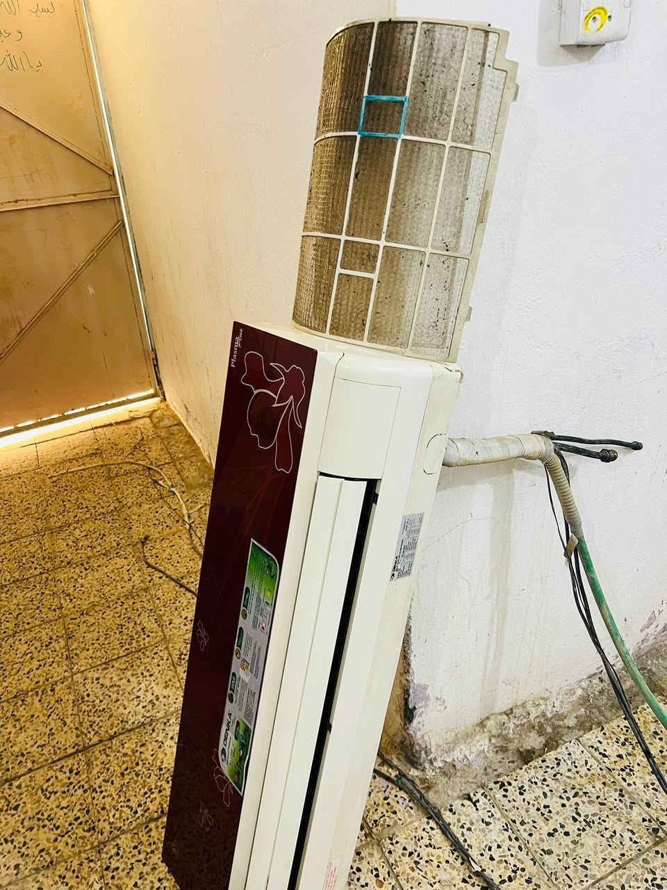 سبلت دنكه طنين الاصلي شغال سعره 250 وبي مجال *********** وبرودته قويه
