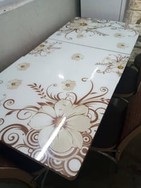 ميز طعام • ٤ كراسي • نضيف