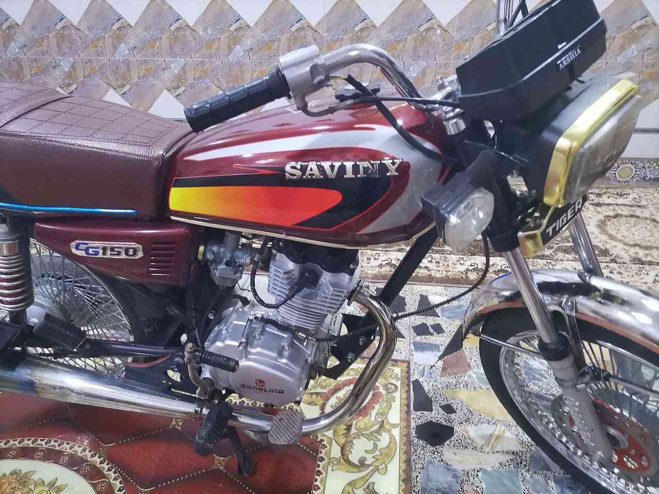 السلام عليكم اربعه كير تايكر مديل 23 مرونيه. مكينه مكفوله سعر 600بيهه مجال. بيضه مديل 20. سونك سعر 450 بيهه مجال. الكوت حي الجهاد.  ***********////***********
