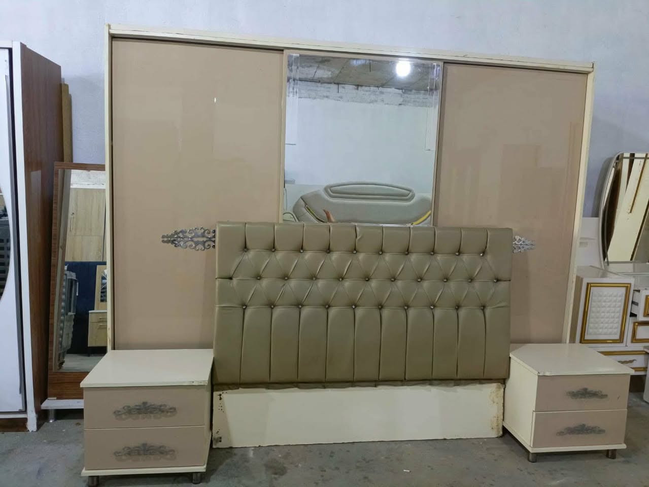 غرفة نوم تركي للبيع اخو جديد شرط النظافه سعرها مناسب 325الف غرفة كامل حلوه درجه اولى اي استفسار يراسل صفحه او يخابر على رقم *********** مكان كركوك كركوك, العراق
