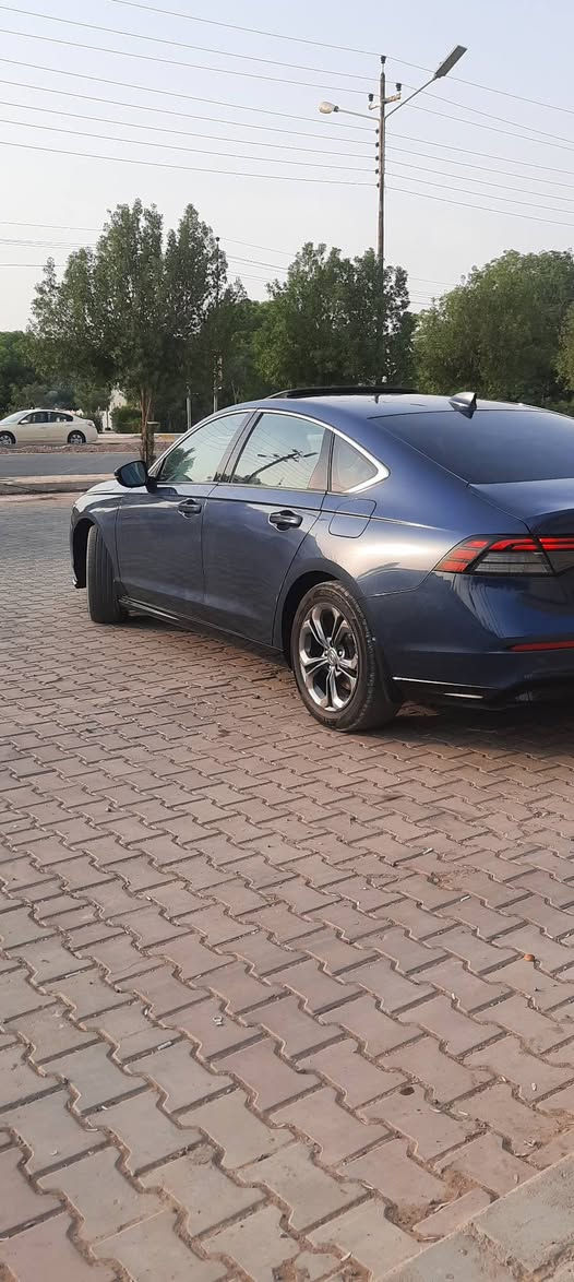 رقم بغداد
📍 بعقوبه – السياره كلش حلوه ونصبه

🚗 السيارة مواصفات حلوه و ضربە 
خفیفە و الصوره مال حادث بلمنشور
⸻

🔹 الموديل: 2023
🔹 الفئة: EXL 
🔹 المحرك: 2.0 لتر هايبرد (بنزين + كهرباء)
🔹 ناقل الحركة: أوتوماتيك e-cvt
🔹 الدفع: أمامي
🔹 اللون الخارجي: نيلي غير محدد
🔹 الداخلية: جلد فاخر – تسخين المقاعد – تحكم كهربائي
🔹 الممشى: 46,000 ميل قابل للزياده
🔹 الوارد: أمريكا 🇺🇸
📸 صور الضربة موجودة

⸻

✅ أهم المواصفات:
✔ شاشة كبيرة + كاميرا خلفية
✔ رادار + نظام مانع التصادم
✔ حساسات أمامية وخلفية
✔ فتحة سقف
✔ دخول ذكي + تشغيل بصمة
✔ مثبت سرعة ذكي (Adaptive Cruise Control)
✔ اربع انضمة قياده 
✔ نظام صوتي فاخر
✔ ستيرنغ تحكم كامل
✔ مقاعد جلد تسخين
✔  خزن ميموري 
✔ شاشه تدعم الكار بلي وابل كار بلي واندرويد اوتو
⸻

🔧 الملاحظات الفنية:
• رادار المرايه الجانبيه اليمنى تجاري  

• السيارة ميكانيكياً ممتازة وجاهزة للاستخدام بدون أي مشاكل

⸻

📍 المكان: بعقوبه
 سعرها 193 و بيها مجال
📞 للتواصل (اتصال أو واتساب): 
***********

🔥 سيارة اقتصادية، قوية،  مواصفات حلوه
