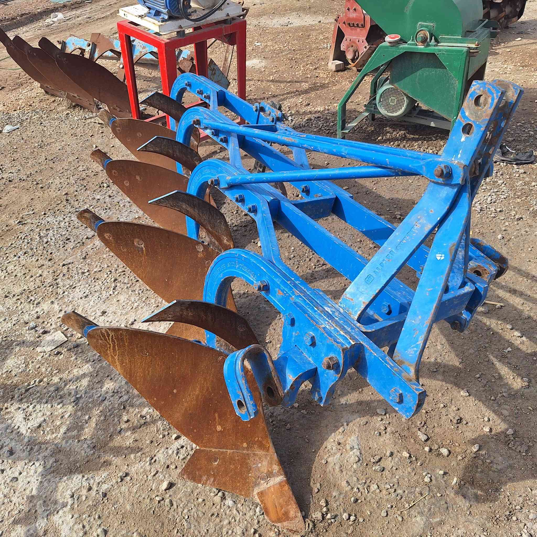 فدان حجم ١٠ تركي البير ..جديد 
المكان / بابل الكفل 
للاستفسار/***********
***********
