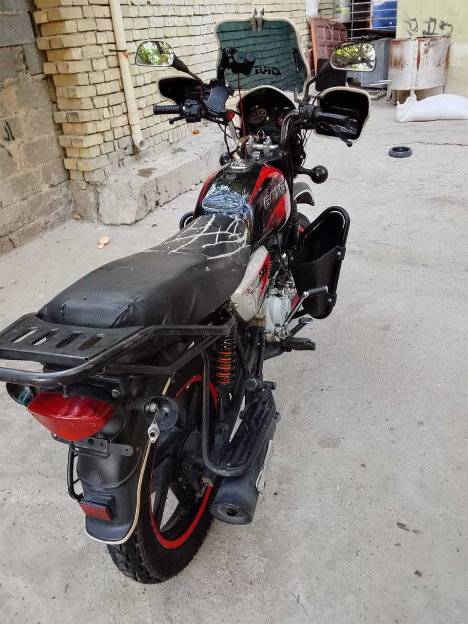 سلام عليكم دراجة بوكسر البيع الدراجة مديل 22رقمة وسنوية وتحويل شوكت ما تريد الدراجة بيهة صوت بل مكينة1700وبيهة مجال رقمي والستفسار ***********
