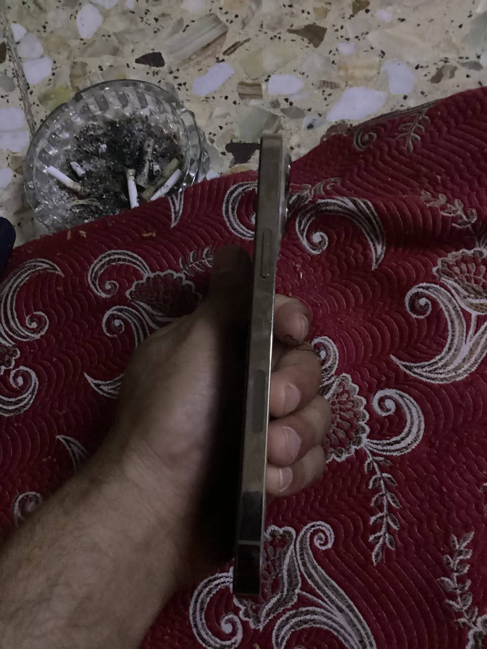 سلام عليكم 13ابرو ماكس ذاكره 256 فيس ايدي كلشي شغال بي فقط فطر خفيف بل شاشه مو وضاح رقمي ***********مكاني بغداد الزعفرانيه السعر 450وبي مجال
