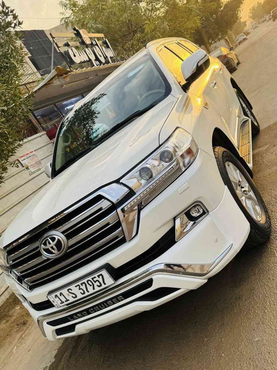 السلام عليكم
للبيع فقط لاندكروز ٢٠١٨  بريم اصلية بلادية كلهة بدون صبغ حتى الدعاميات السيارة بدون رمل بالبنيد والشريط مكفول اني شادة وعلى ضمانتي 
محرك ٤٠٠٠ (٦سلندر) مكفول ماشي ١٠٢حقيقي
تخم تاير جديد دنلوب 
كشنات بلادية نظيفة ١٠٠٪؜
ويل كب بلادي
بدون شخوط السيارة بدون بارد 
من كل النواحي بلادية 
شاشة بلادية مال بريم العميقة + شاشة DVD بالسقف
ارضيات بلادية + حوضية
دوسات بلادية
جام كامل بلادي وحتى الامامي بلادية
يدات بلادية
مري شفط 
حساسات امامي خلفي
ثلاجة 
تحكم ستيرن 
بصمة ودخول ذكي 
عنوانهة بغداد (حي الاعلام) ***********
السعر ٥٠٠ ورقة (٥دفاتر)
