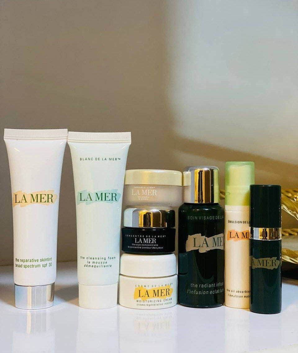 توفر بكج البراند العالمي ماركة LAMER متكون من ٨ قطعه مهمه للبشرة تدعم البشرة التعبانة من مستحظرات التجميل والكريمات المضره بالبشرة ستلاحظين الفرق من أول استعمال

مكون من 👇:-
✔️1-كريم تحت العين للتخلص من الهالات السوداء 
✔️2-كريم مرطب لإصلاح تلف البشرة 
✔️3-سيروم مرطب بعمق للبشرة 
✔️4-سيروم مكثف مجدد للخلاية
✔️5-واقي شمس حماية 30 SPF من الشمس
✔️6- باودر الامتصاص الدهون بسرعة 
✔️7-مرطبة للبشرة الجافة والحساسة
✔️8-غسول رغوي ينظف البشرة بعمق 

⭕تساعد هذه التركيبة الحاصلة على براءة اختراع والتي تحتوي على خلاصات تعمل على تقوية وحماية حاجز رطوبة البشرة بحل جميع مشاكل البشرة 

✅بكج La Mer  يُرطب البشرة بقوة، مصنوع من الهيماتيت والمعادن المشحونة مغناطيسيًا، للمساعدة في إخفاء الهالات السوداء وتغير لون سطح البشرة والمظهر غير المتجانس. ويخفف مظهر الخطوط والتجاعيد. مع مرور الوقت، سيضفي الكريم على بشرتك مظهرًا أكثر صحة ونعومة وتوهجًا. ويعمل هذا البكج القوي المضاد للشيخوخة على تحسين علامات الشباب الرئيسية للبشرة يعطي إشراقة ومرونة وثبات لون البشرة ونعومة 

✔️"جمال بشرتك يستحق الأفضل، جربي الآن العناية التي تحتاجها بشرتك لتصبح أكثر صحة وحيوية.
#الاصلي المنشأ امريكا 🇺🇸💯"
سعر البكج ١٠الالاف


**إذا كنت صاحب هذا الإعلان وتريد حذفه لأي سبب، رجاءا أرسل رسالة إلى الدعم الفني**