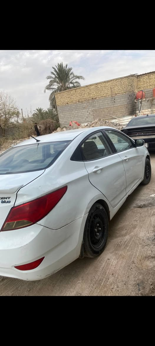 السلام عليكم اكسنت مديل 12 خليجي محرك 1600  بيع او مراوس حسب القناعه بيه مدكر وبنيد بدون دواخل رقم بصره انكليزي تدفه تبريد شغال تخم تاير جديد بيه بارد بالخلف بصيط السعر 83وبيه مجال العنون بصره ابو الخصيب***********
